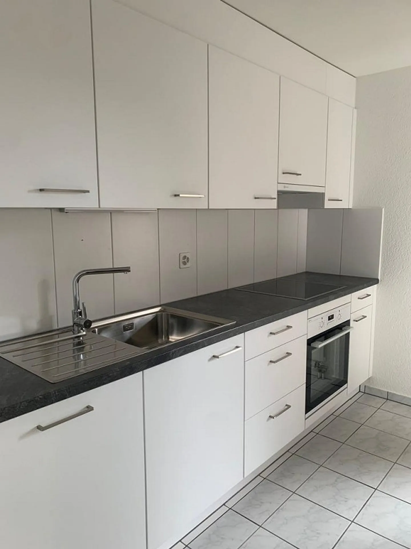 Appartement spacieux de 3,5 pièces avec cheminée - Photo 2 sur 12
