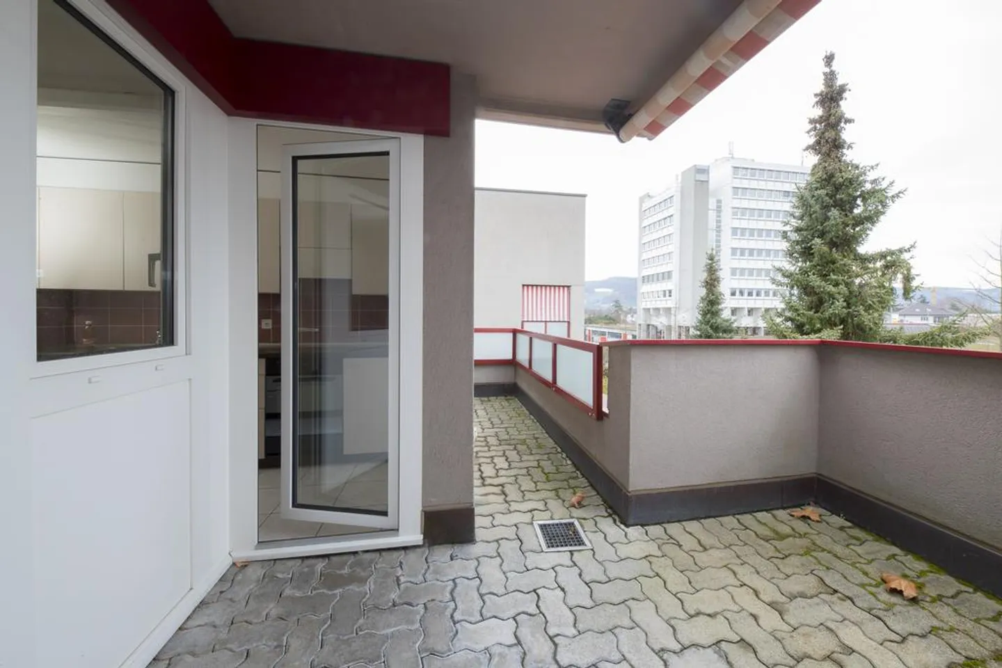 Appartement spacieux de 3,5 pièces avec cheminée - Photo 11 sur 12