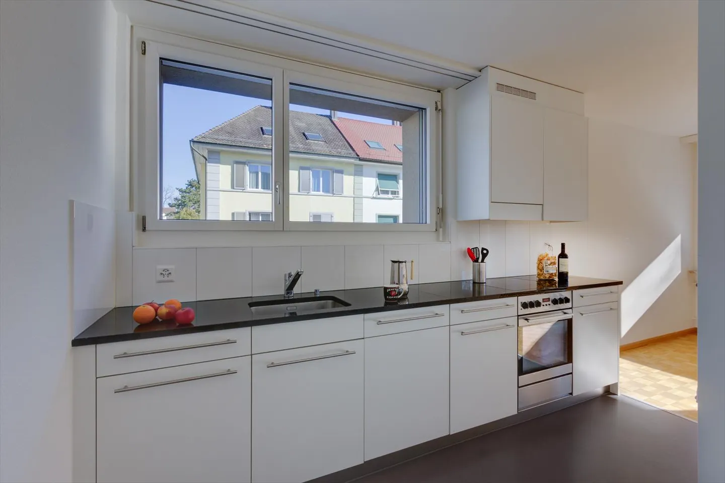 Moderne und helle 3.5-Wohnung an ruhiger Lage in Birsfelden - Foto 3 von 12
