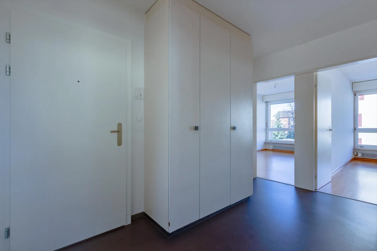Moderne und helle 3.5-Wohnung an ruhiger Lage in Birsfelden - Foto 2 von 12