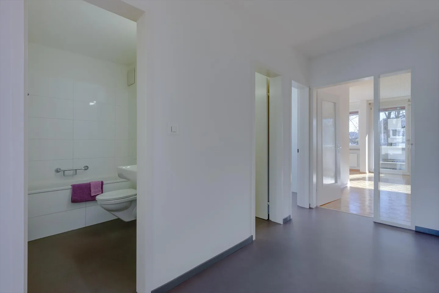 Moderne und helle 3.5-Wohnung an ruhiger Lage in Birsfelden - Foto 8 von 12