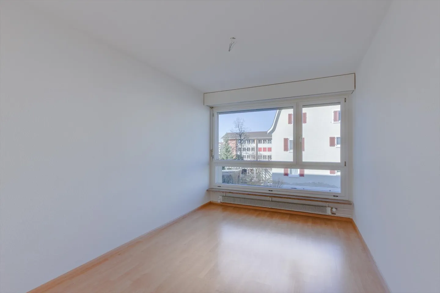 Moderne und helle 3.5-Wohnung an ruhiger Lage in Birsfelden - Foto 10 von 12