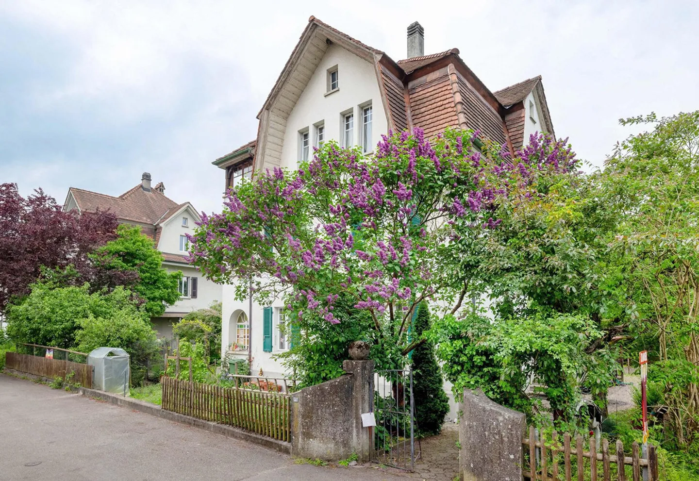 Charming townhouse with two apartments - Photo 3 of 15