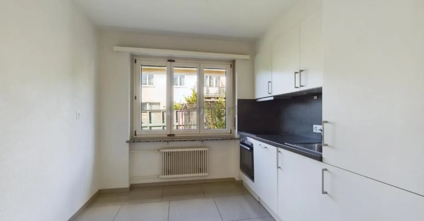 Charming Renovated Apartment - Photo 3 of 12