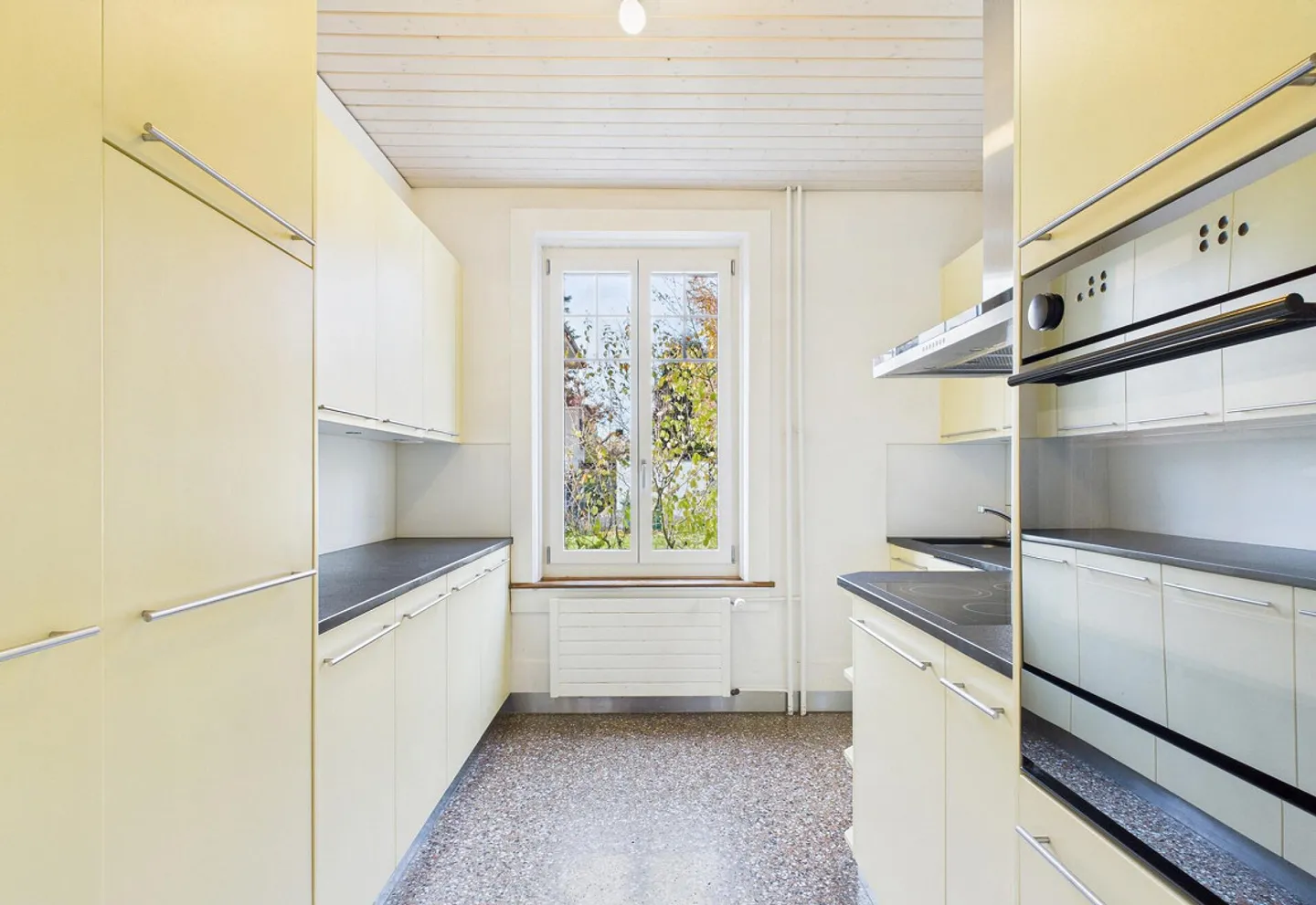 Charming townhouse with two apartments - Photo 8 of 15