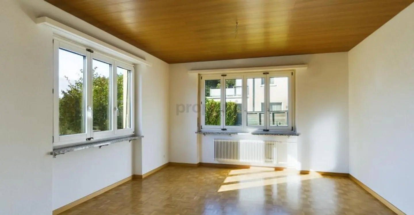 Charming Renovated Apartment - Photo 6 of 12
