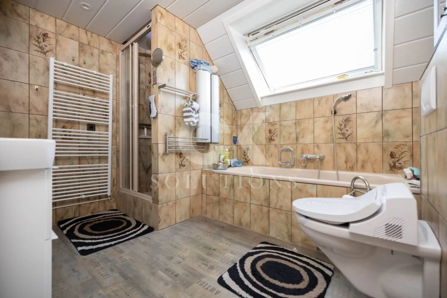 A House in a Prime Location, Great Views, Character and Adaptation Options - Photo 12 of 13