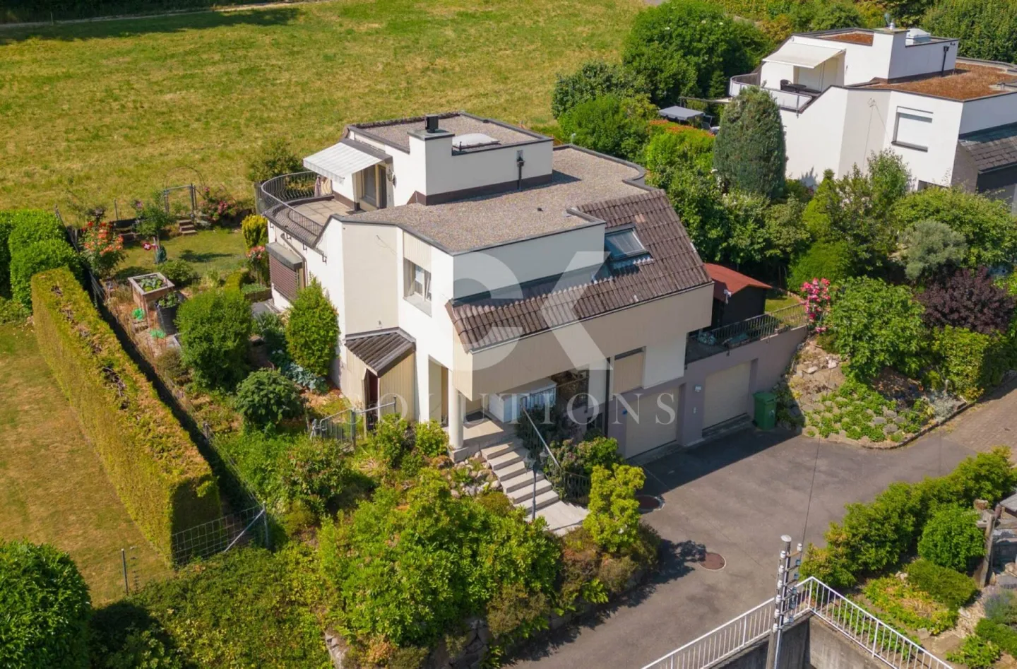 A House in a Prime Location, Great Views, Character and Adaptation Options - Photo 1 of 13