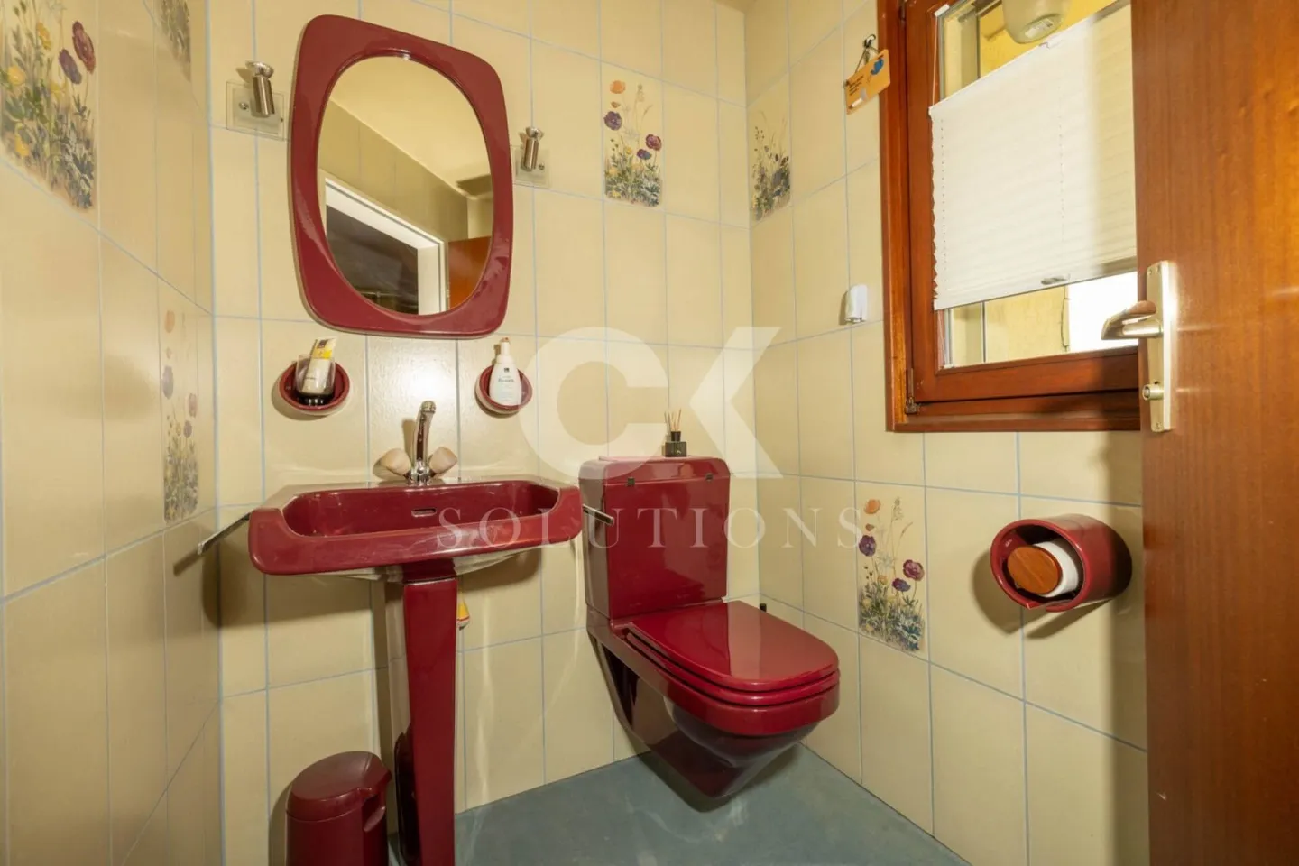 A House in a Prime Location, Great Views, Character and Adaptation Options - Photo 9 of 13