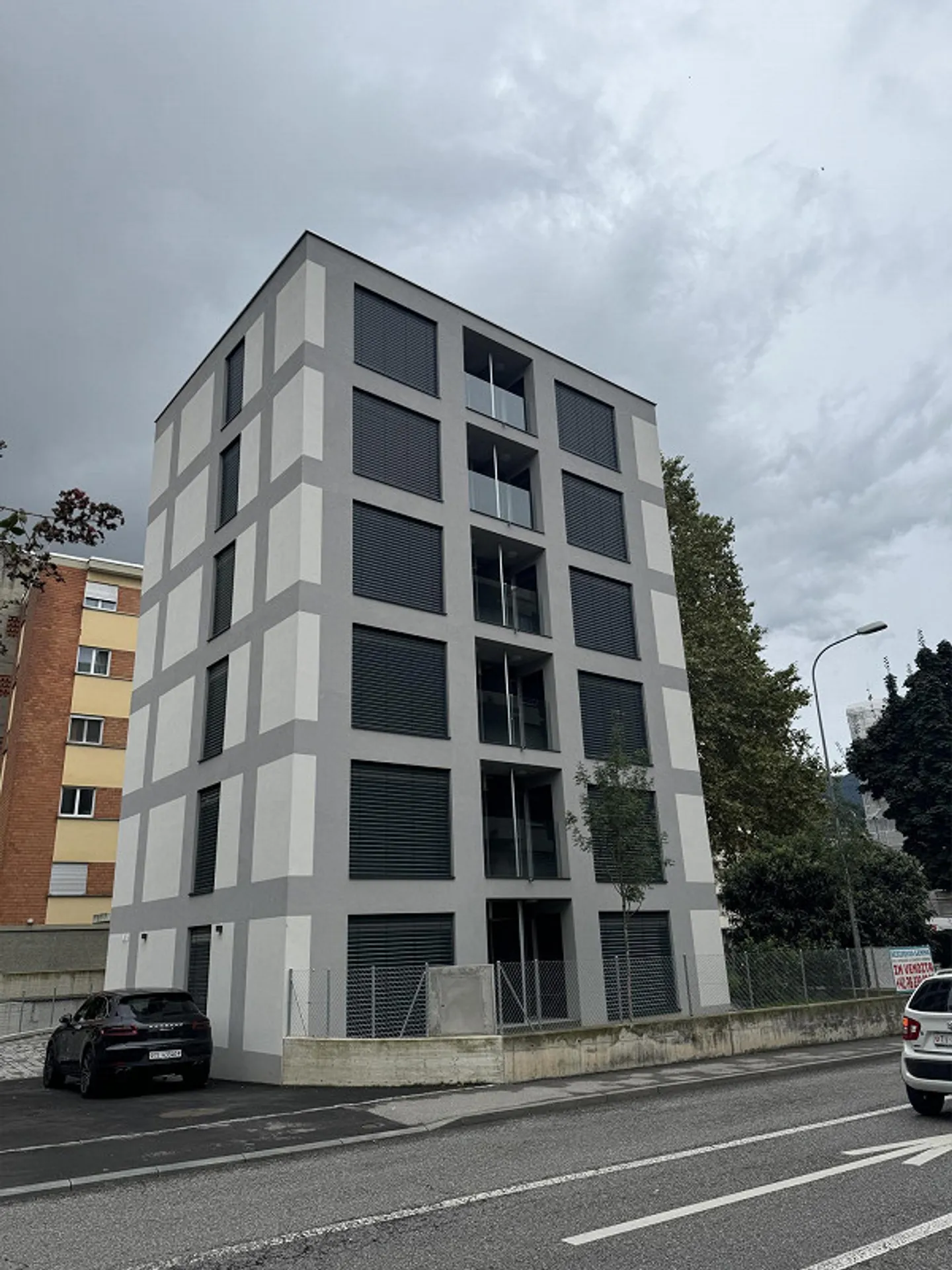 OFFICES facing the street - in New Residence in Pregassona - Modern Luxury and Comfort - parking space - Photo 1 of 25