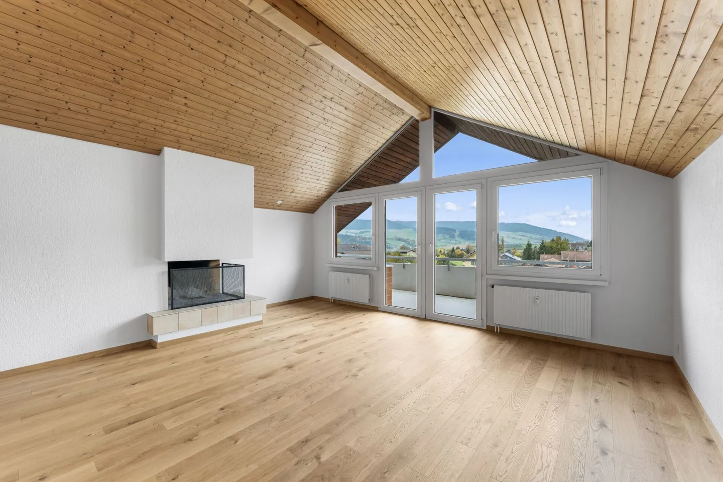 Grosszügige 2-Zimmer-Dachwohnung mit top Aussicht - Foto 1 von 16