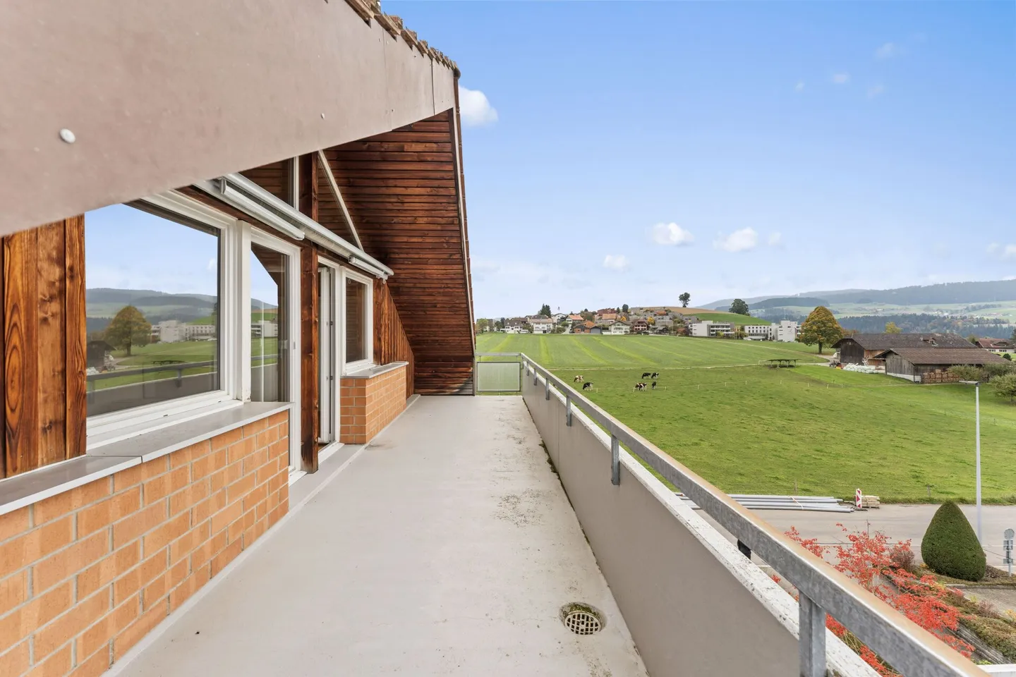 Grosszügige 2-Zimmer-Dachwohnung mit top Aussicht - Foto 3 von 16