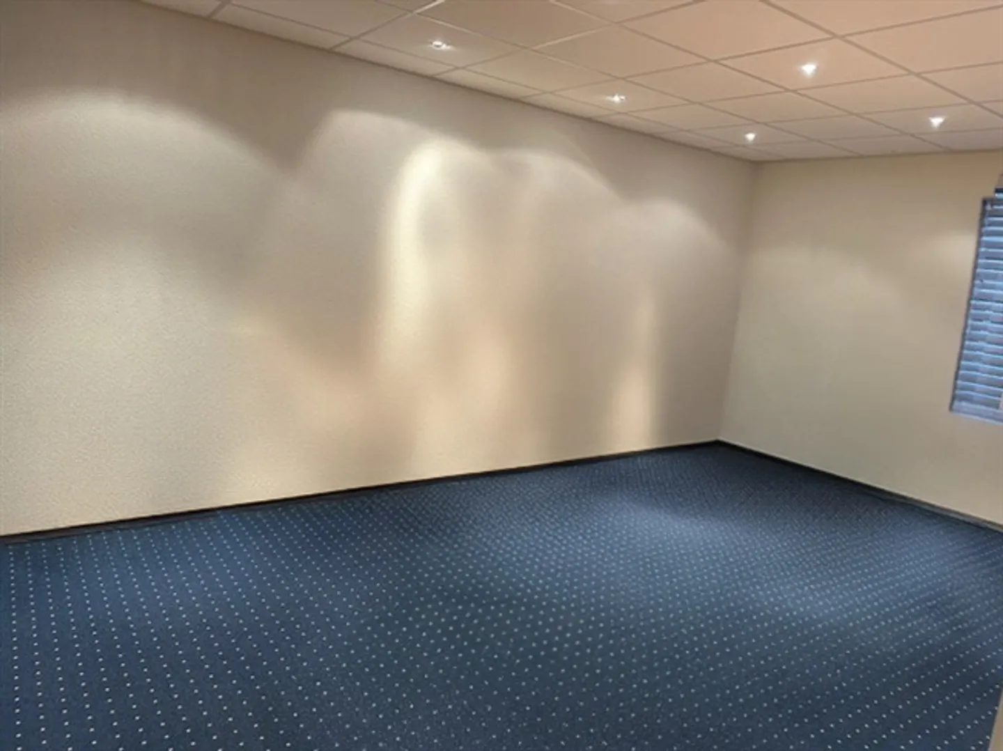 Commercial space of 266 m2 for sale in the city center - Photo 15 of 20