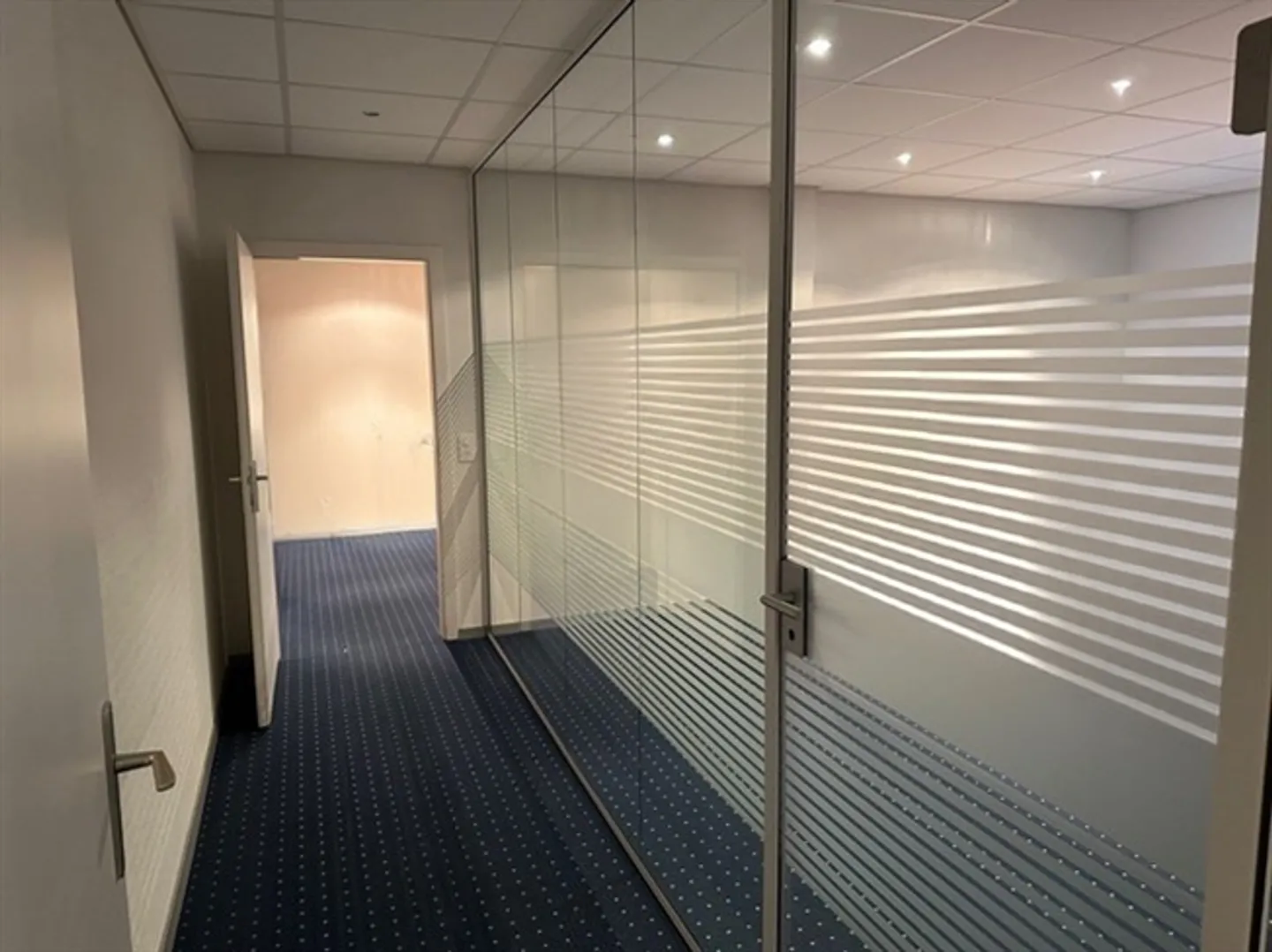 Commercial space of 266 m2 for sale in the city center - Photo 19 of 20