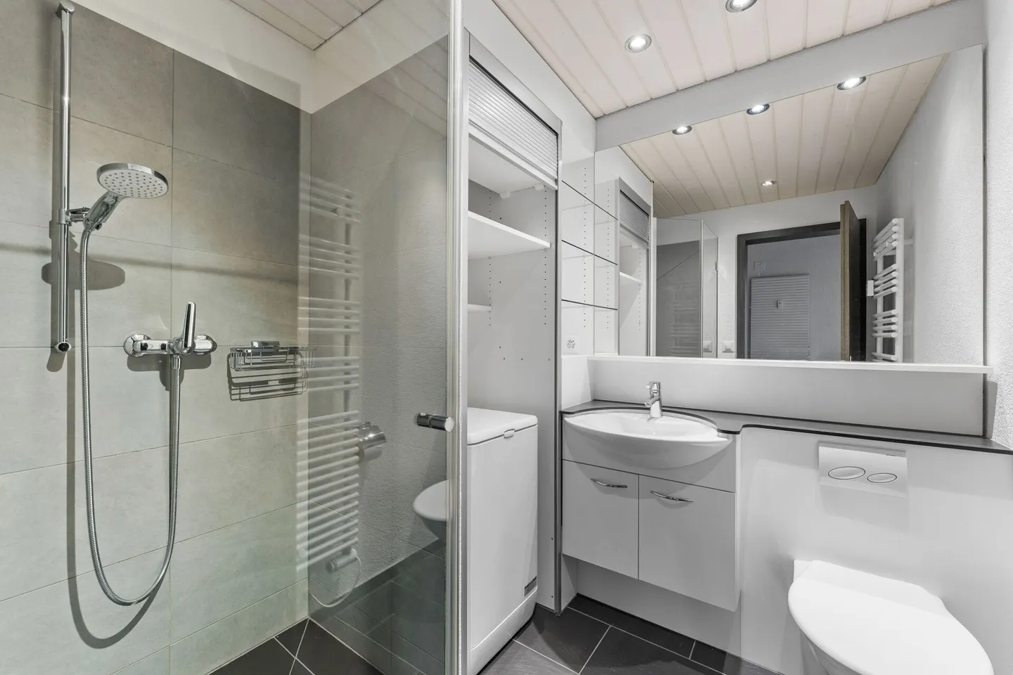 Grosszügige 2-Zimmer-Dachwohnung mit top Aussicht - Foto 5 von 16