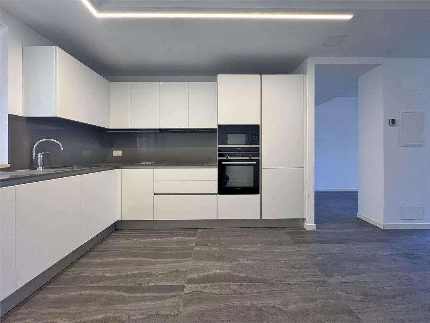 Lugano - 3.5 Rooms with Lake View - Photo 3 of 9