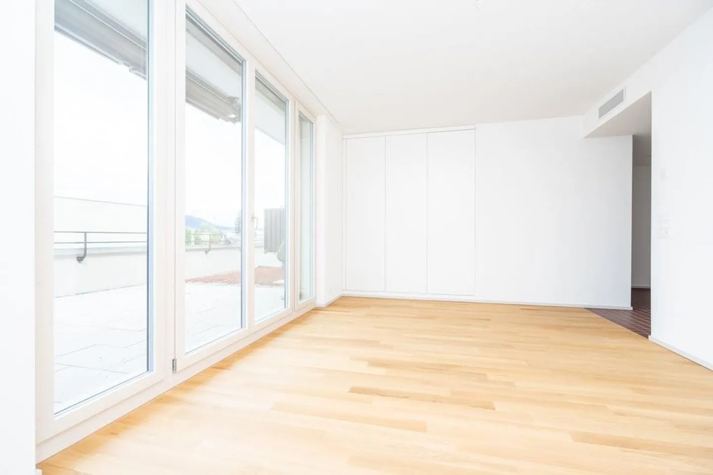 Appartement lumineux de 2,5 pièces avec balcon spacieux ! - Photo 2 sur 12