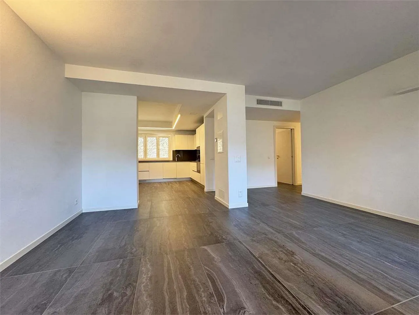 Lugano - 3.5 Rooms with Lake View - Photo 5 of 9