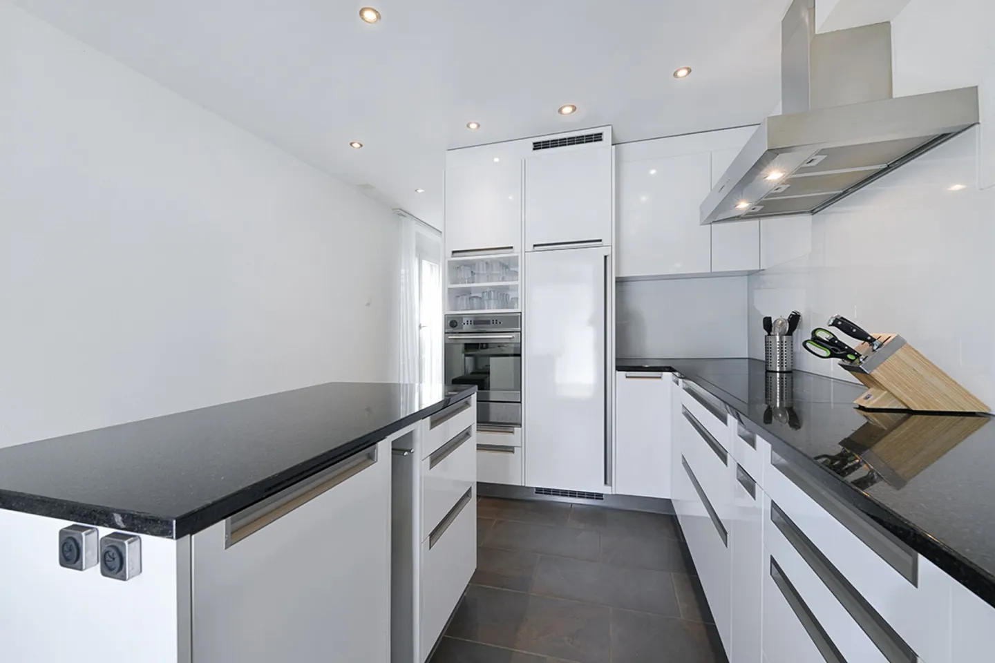 6.5-Room Corner House in a Quiet Location - Photo 4 of 23