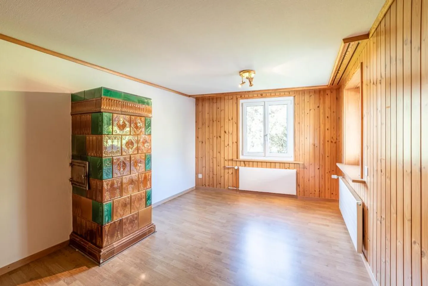Affascinante casa bifamiliare con fienile, stalla e terreno in affitto - Foto 3 di 8