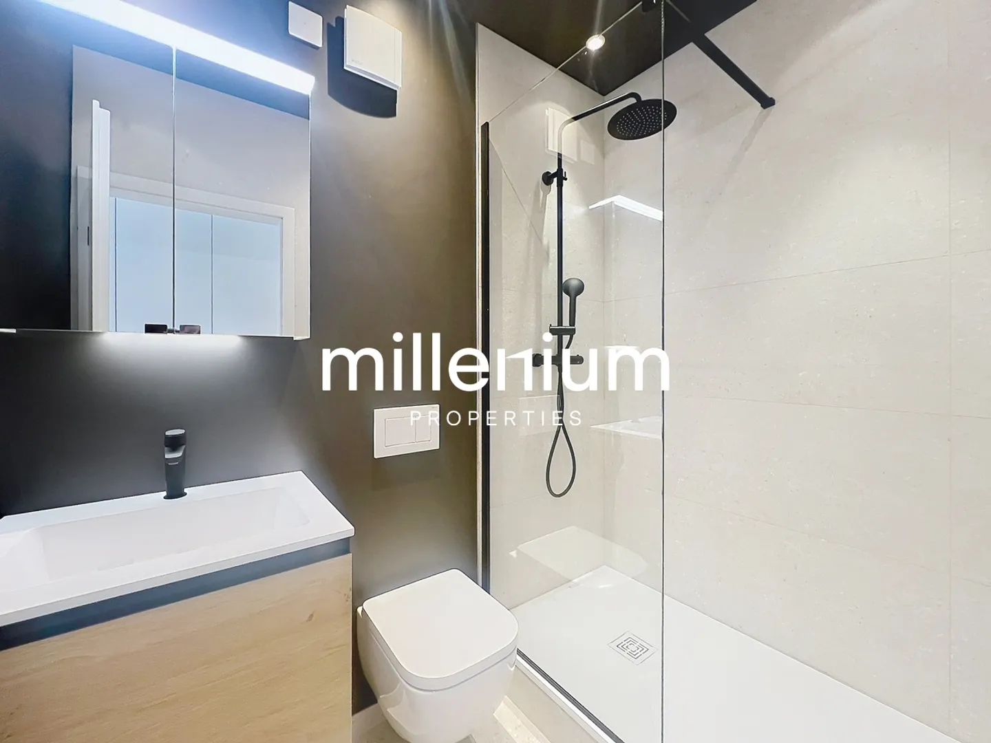 Luxury Apartment with Stunning Views - Photo 12 of 19