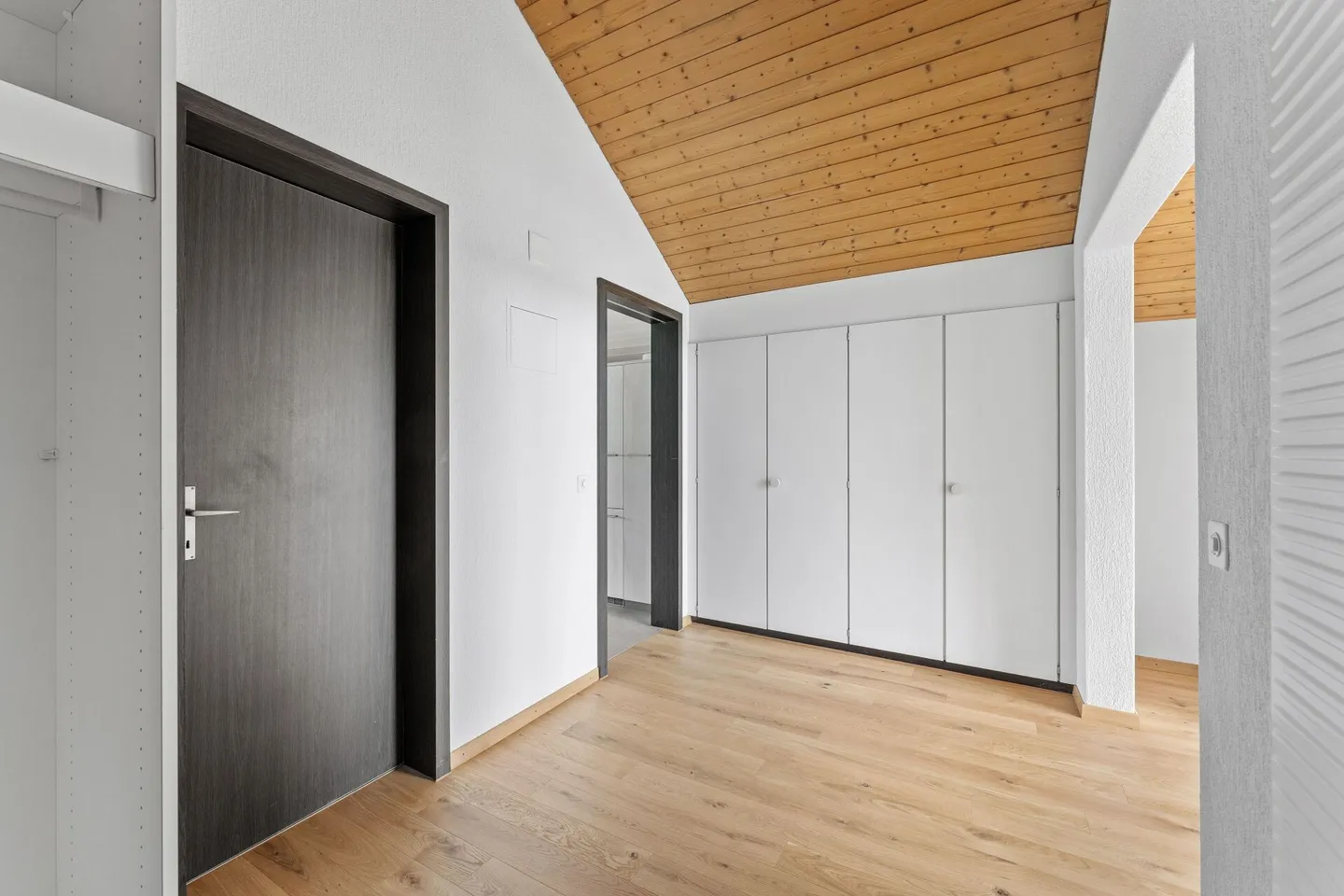 Grosszügige 2-Zimmer-Dachwohnung mit top Aussicht - Foto 13 von 16