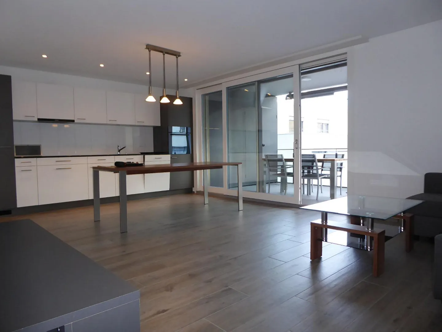 modern 2.5-room apartment - Photo 1 of 9