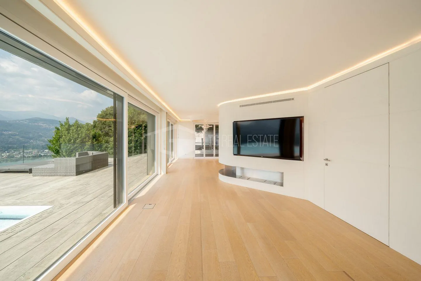 PRESTIGIOSO DUPLEX CON VISTA LAGO E PISCINA - Photo 6 sur 19