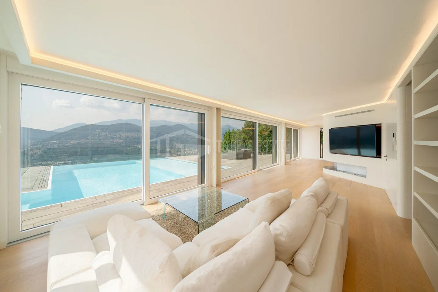 PRESTIGIOSO DUPLEX CON VISTA LAGO E PISCINA - Photo 3 sur 19