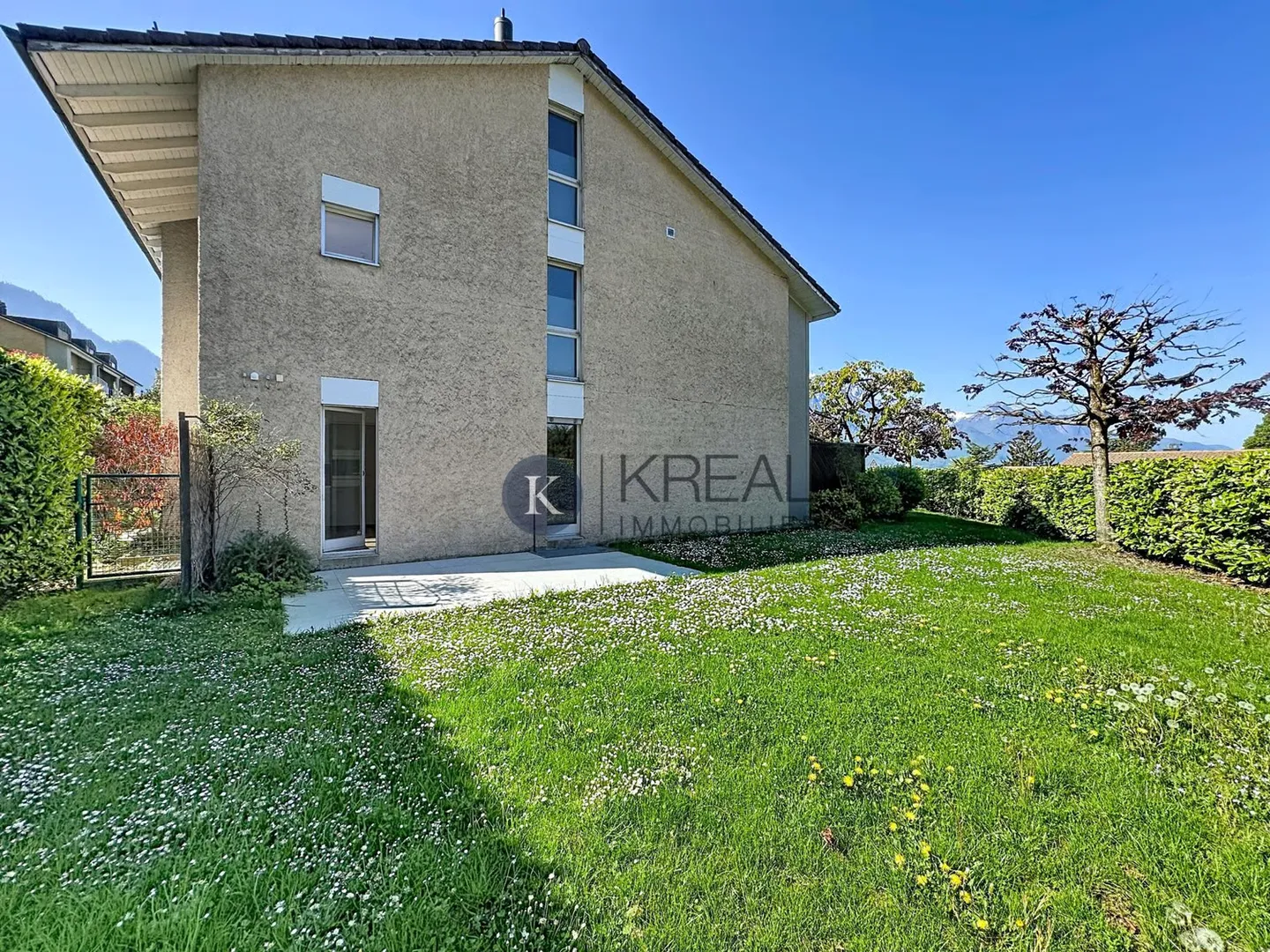 Charmante Villa mit Seeblick - Foto 1 von 9