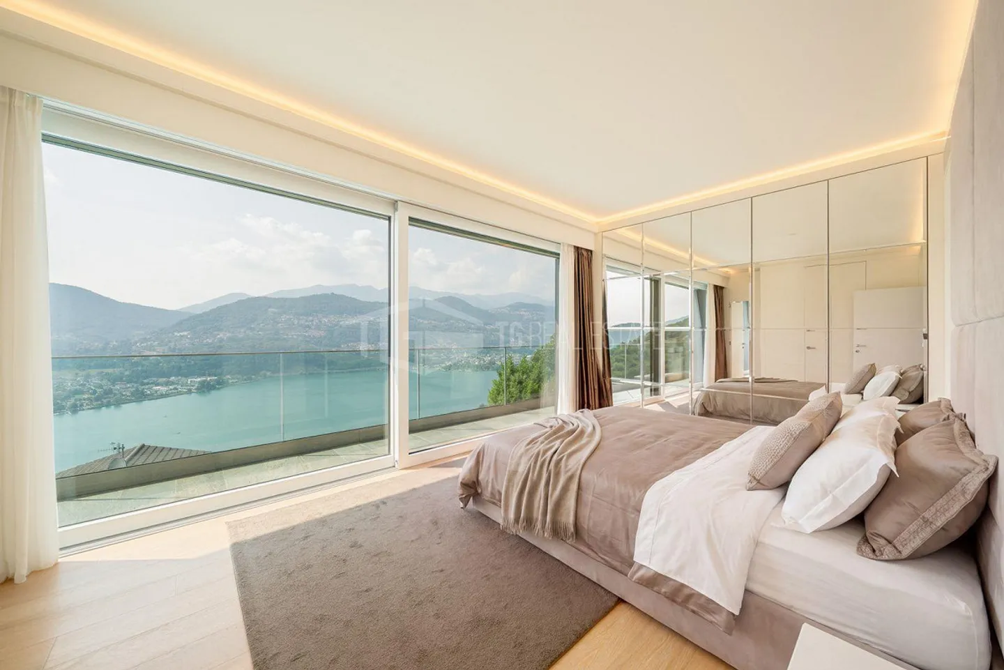 PRESTIGIOSO DUPLEX CON VISTA LAGO E PISCINA - Photo 9 sur 19