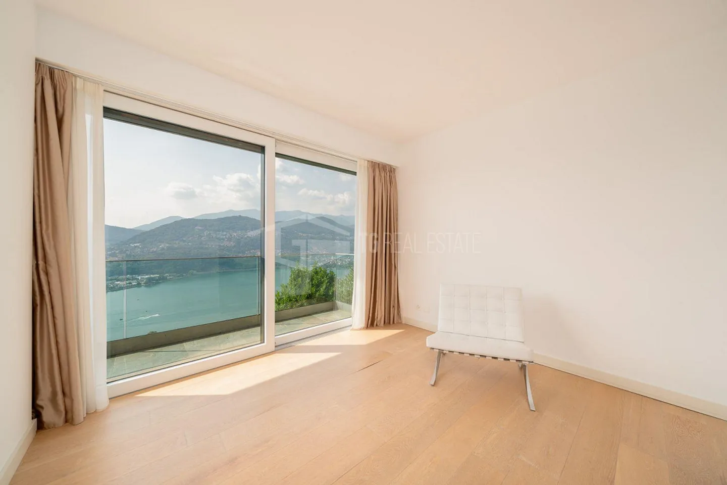 PRESTIGIOSO DUPLEX CON VISTA LAGO E PISCINA - Photo 10 sur 19