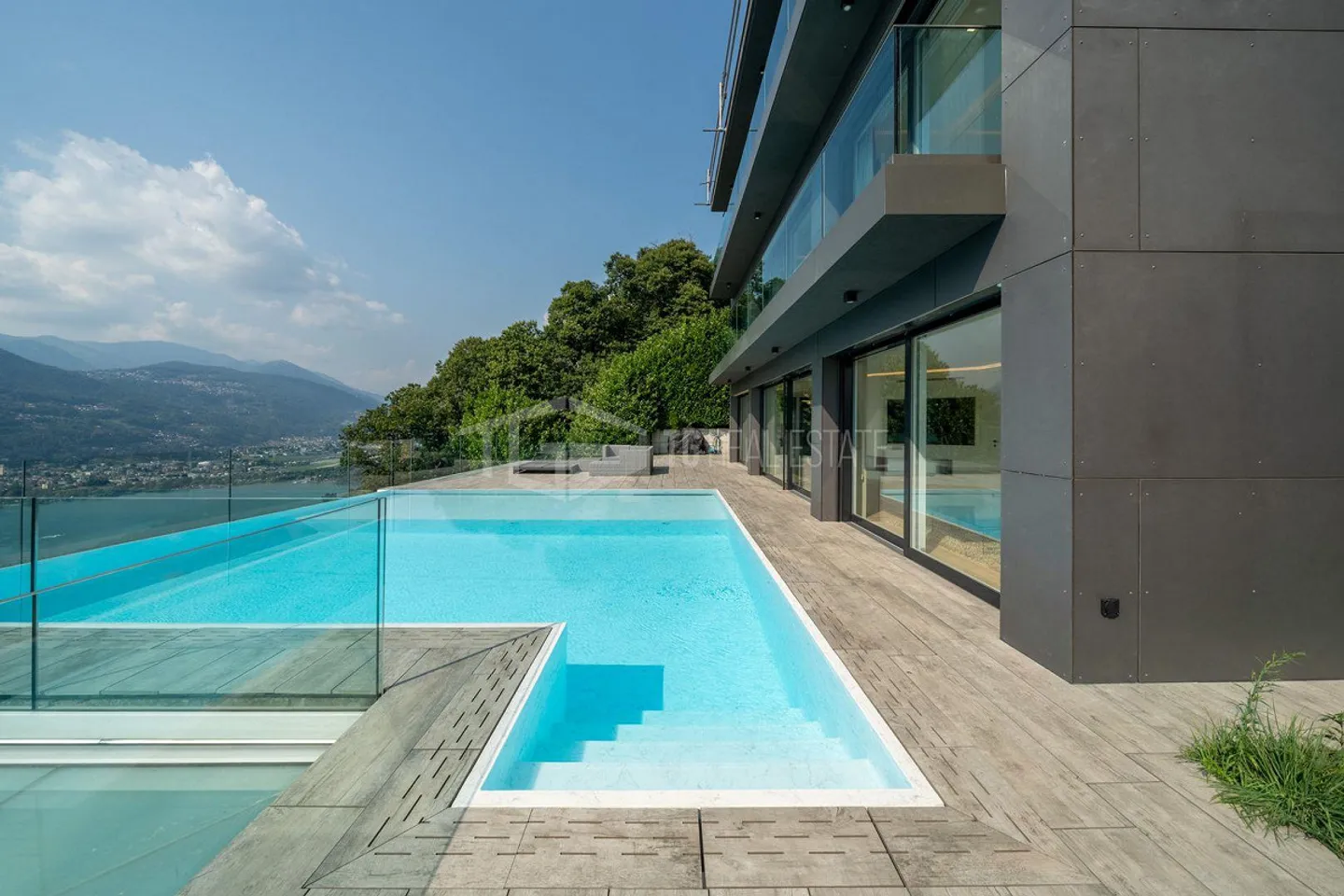 PRESTIGIOSO DUPLEX CON VISTA LAGO E PISCINA - Photo 17 sur 19