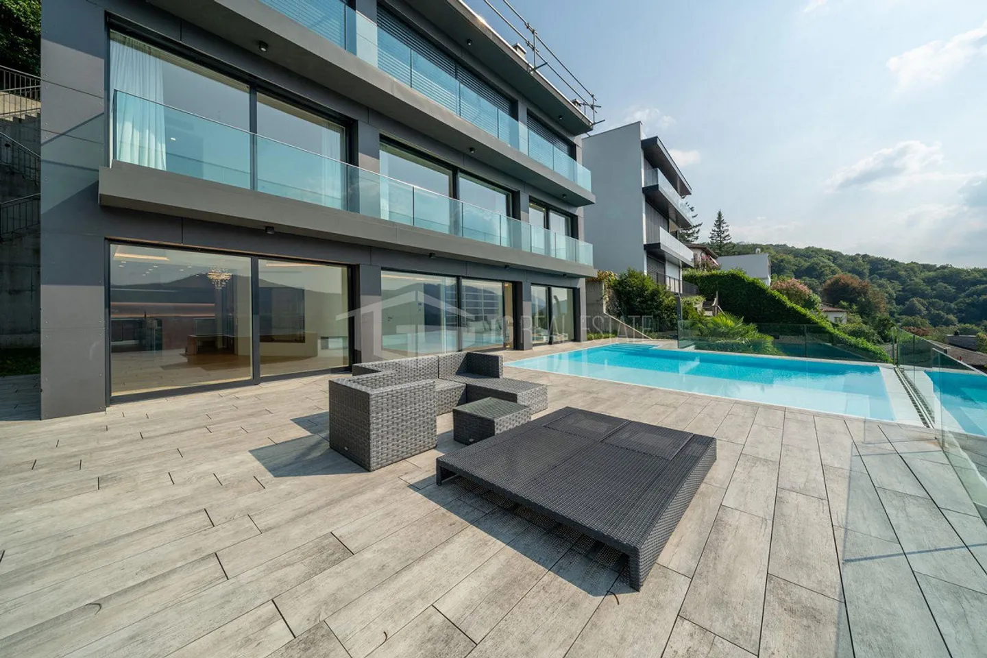 PRESTIGIOSO DUPLEX CON VISTA LAGO E PISCINA - Photo 18 sur 19