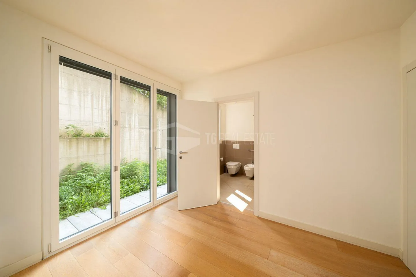 PRESTIGIOSO DUPLEX CON VISTA LAGO E PISCINA - Photo 12 sur 19