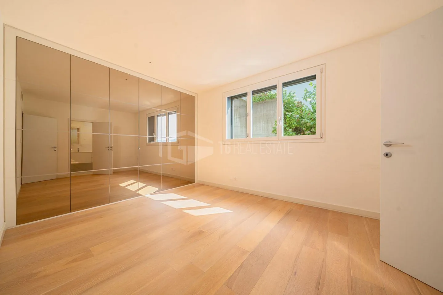 PRESTIGIOSO DUPLEX CON VISTA LAGO E PISCINA - Photo 13 sur 19