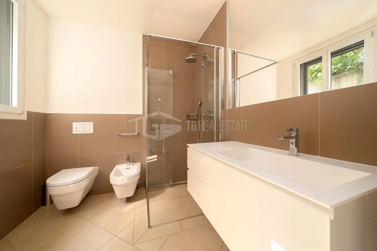 PRESTIGIOSO DUPLEX CON VISTA LAGO E PISCINA - Photo 14 sur 19