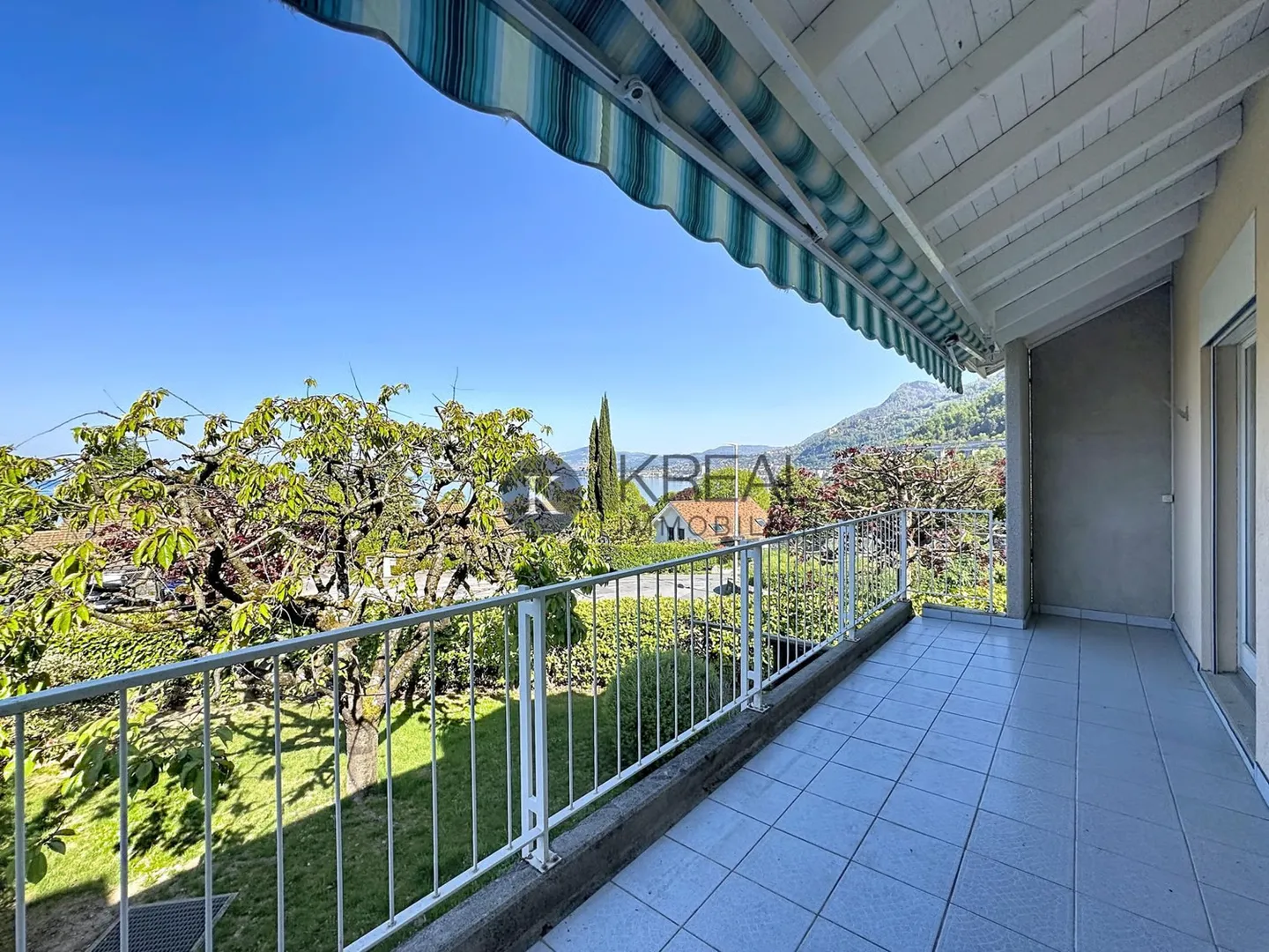 Charmante Villa mit Seeblick - Foto 8 von 9