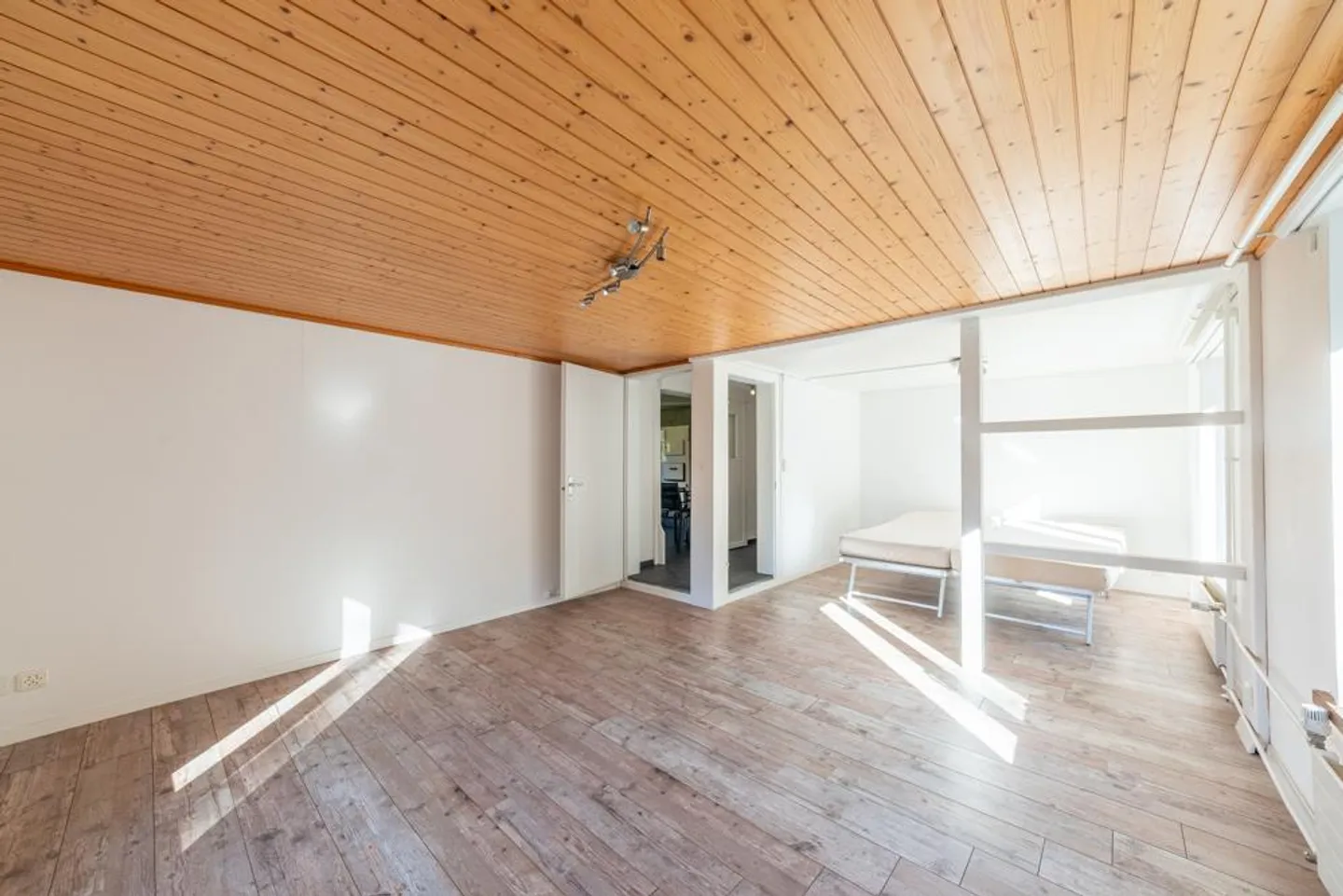 Affascinante casa bifamiliare con fienile, stalla e terreno in affitto - Foto 6 di 8