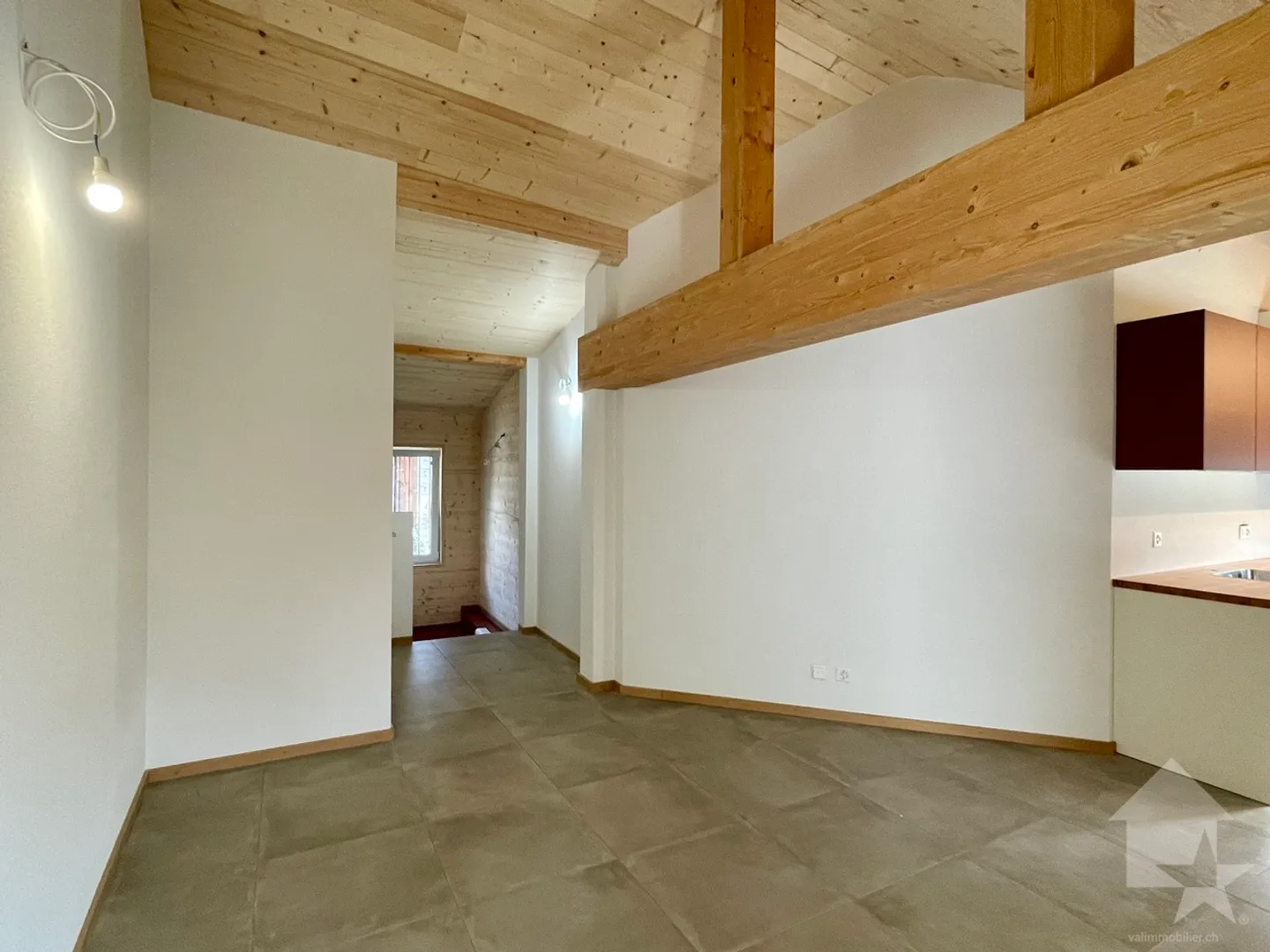 Duplex apartment 3.5 rooms in a fully renovated village house - Photo 6 of 17