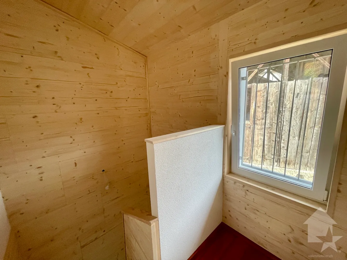 Duplex apartment 3.5 rooms in a fully renovated village house - Photo 8 of 17