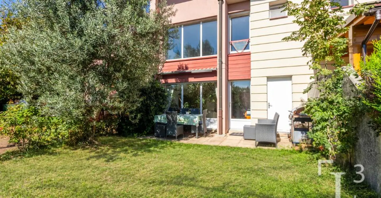 Family house with 5.5 rooms and garden - Photo 2 of 13
