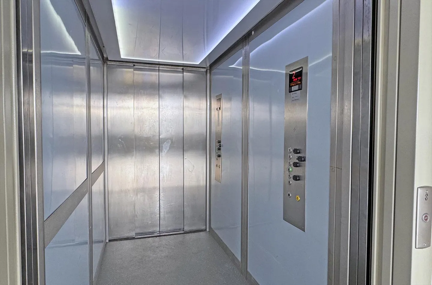 Ufficio/Esposizione/Pratica/Studio ecc. e Posti Auto - Biglen - Foto 10 di 12