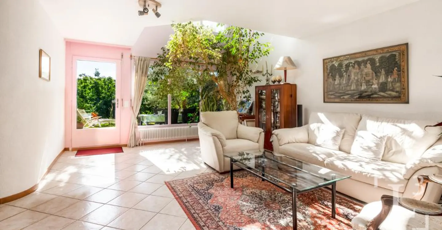 Family house with 5.5 rooms and garden - Photo 3 of 13