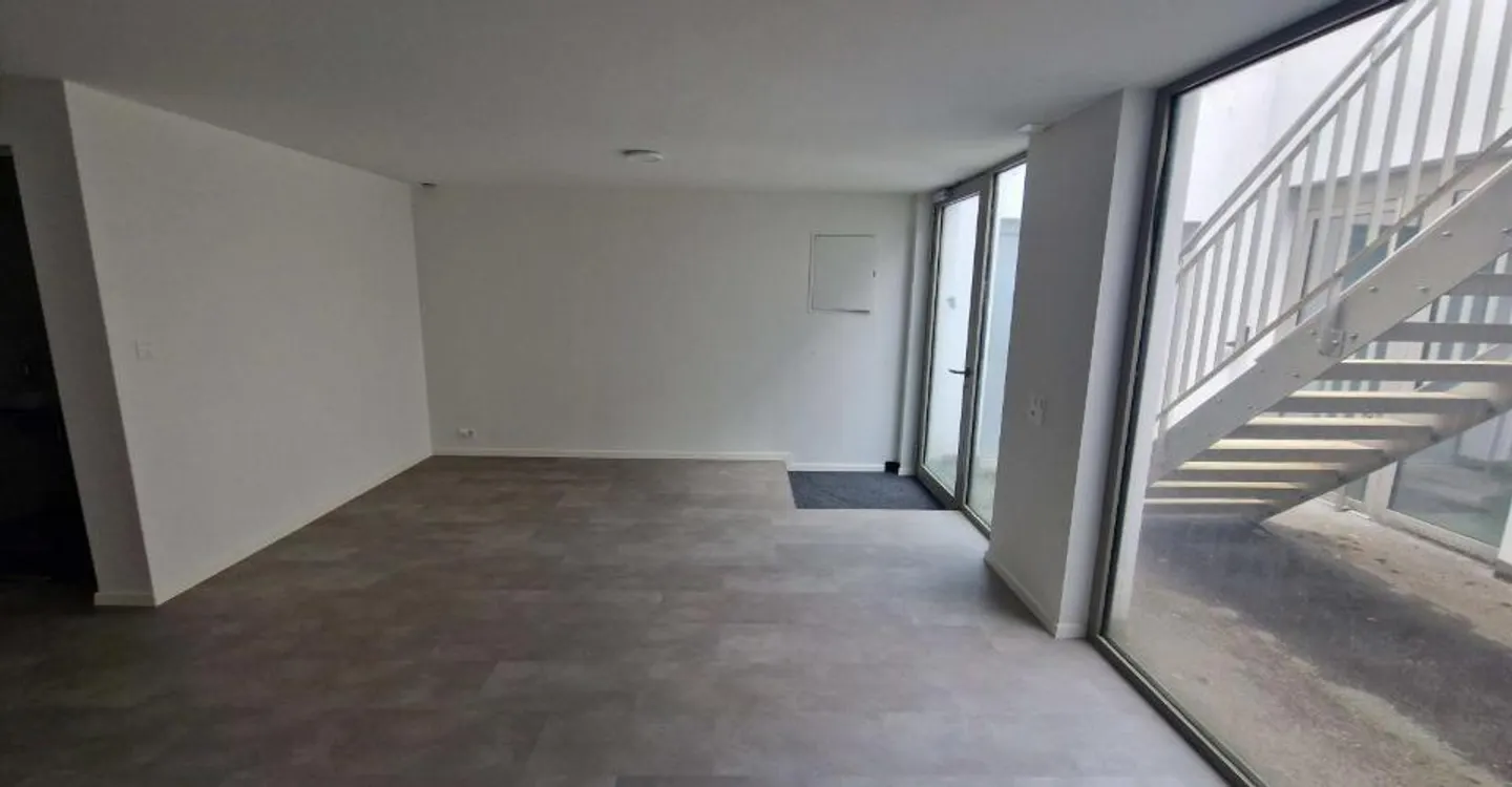 85m2 commercial or hobby room in modern development - Photo 1 of 2