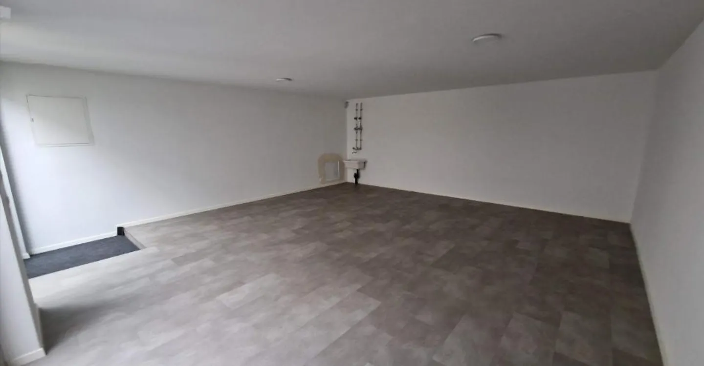 85m2 commercial or hobby room in modern development - Photo 2 of 2