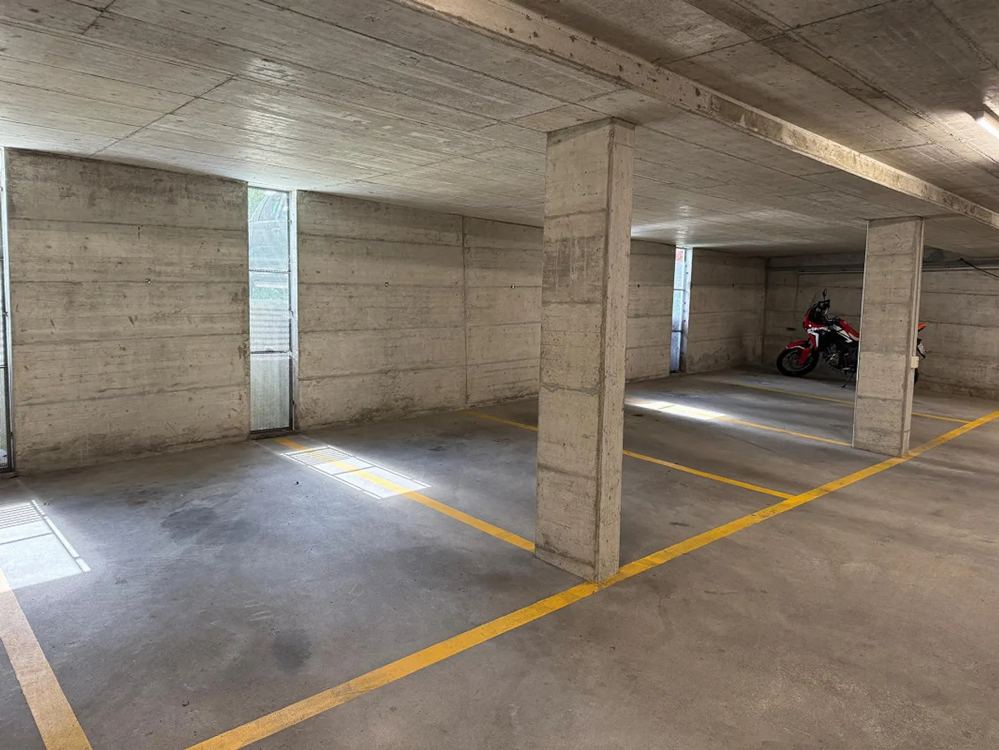 Posti auto in affitto - Foto 2 di 2