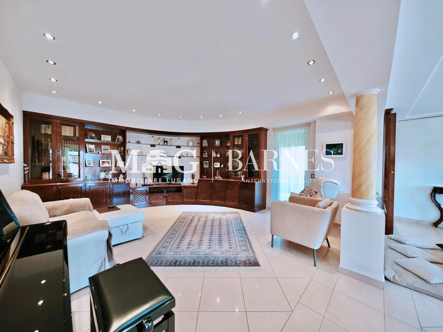 REPRESENTATIVE VILLA in Lugano Manno, elegant with pool and guest house - Photo 9 of 38