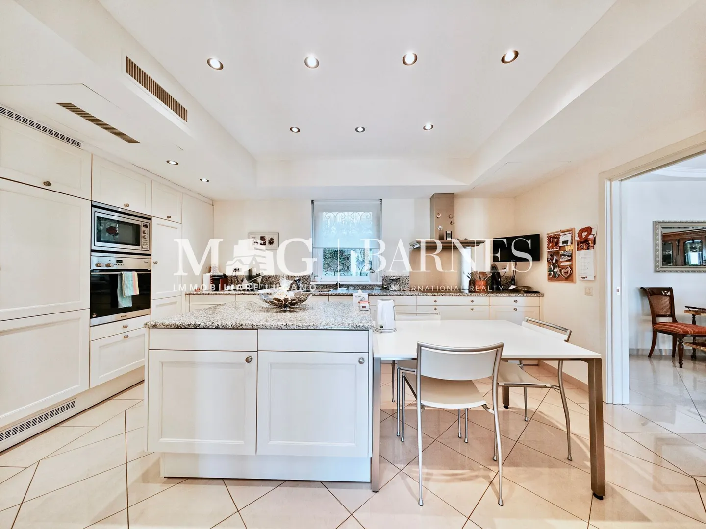 REPRESENTATIVE VILLA in Lugano Manno, elegant with pool and guest house - Photo 12 of 38