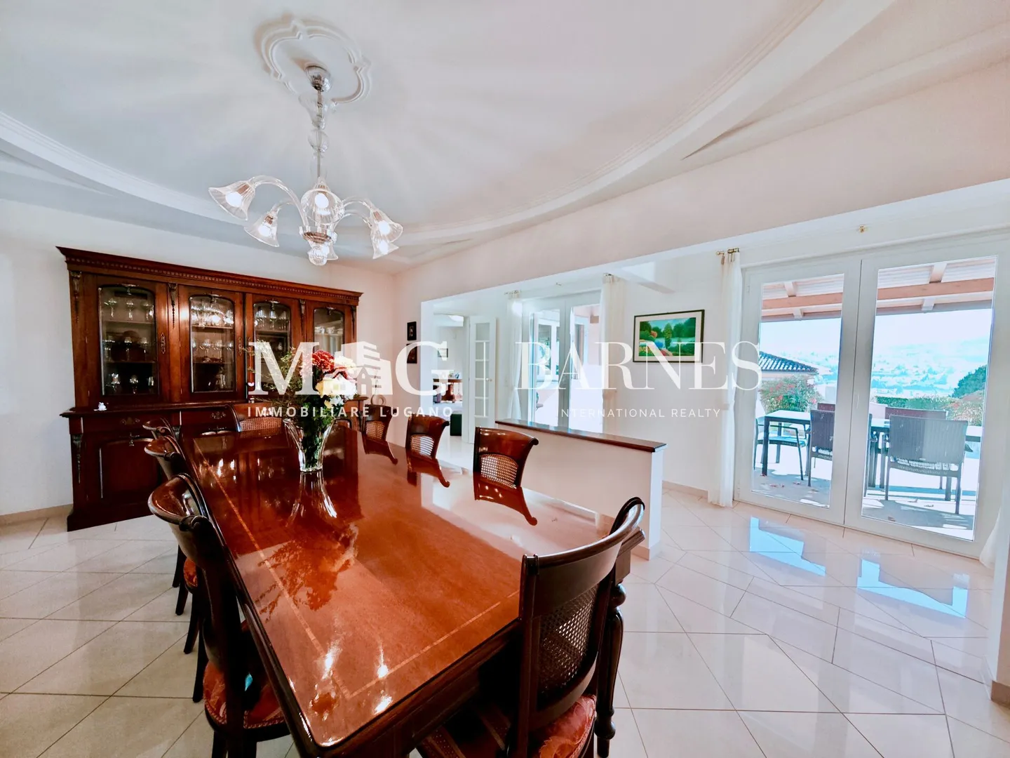 REPRESENTATIVE VILLA in Lugano Manno, elegant with pool and guest house - Photo 15 of 38